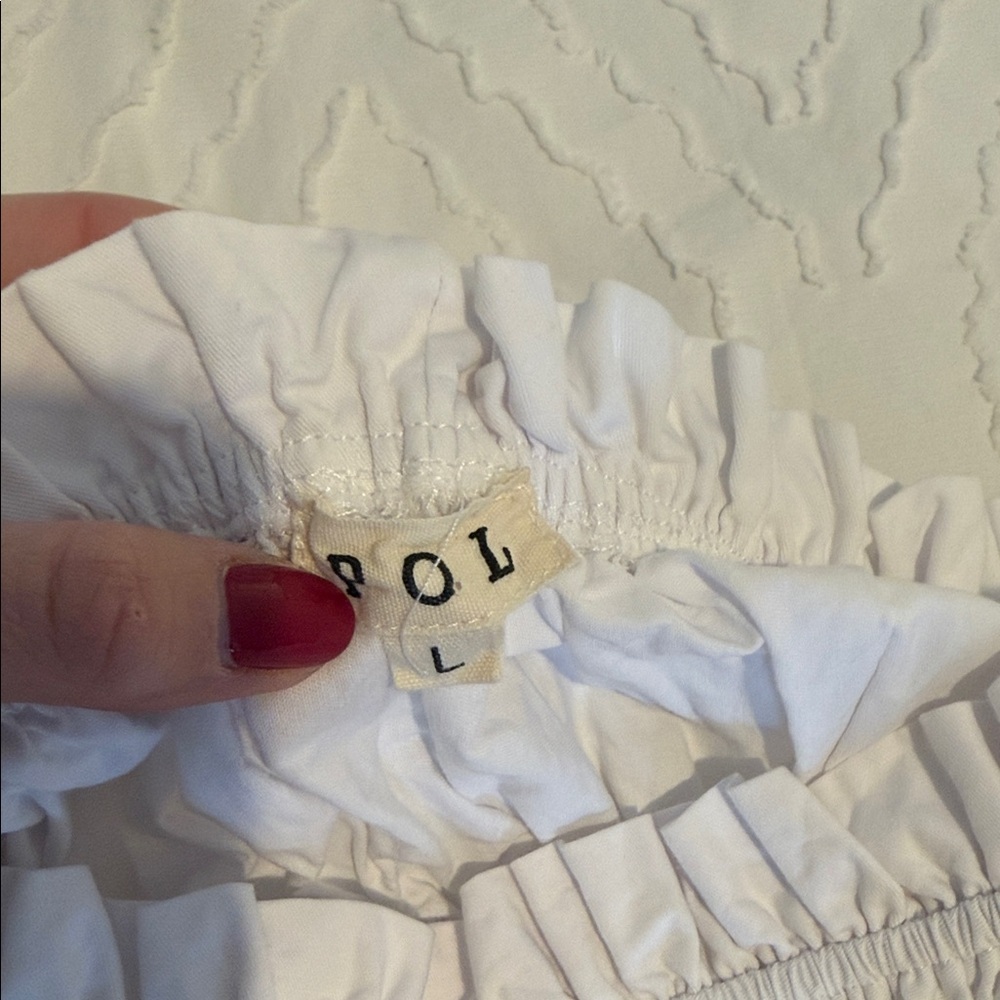 Chic White Ruffled Blouse - Picture 5 of 5